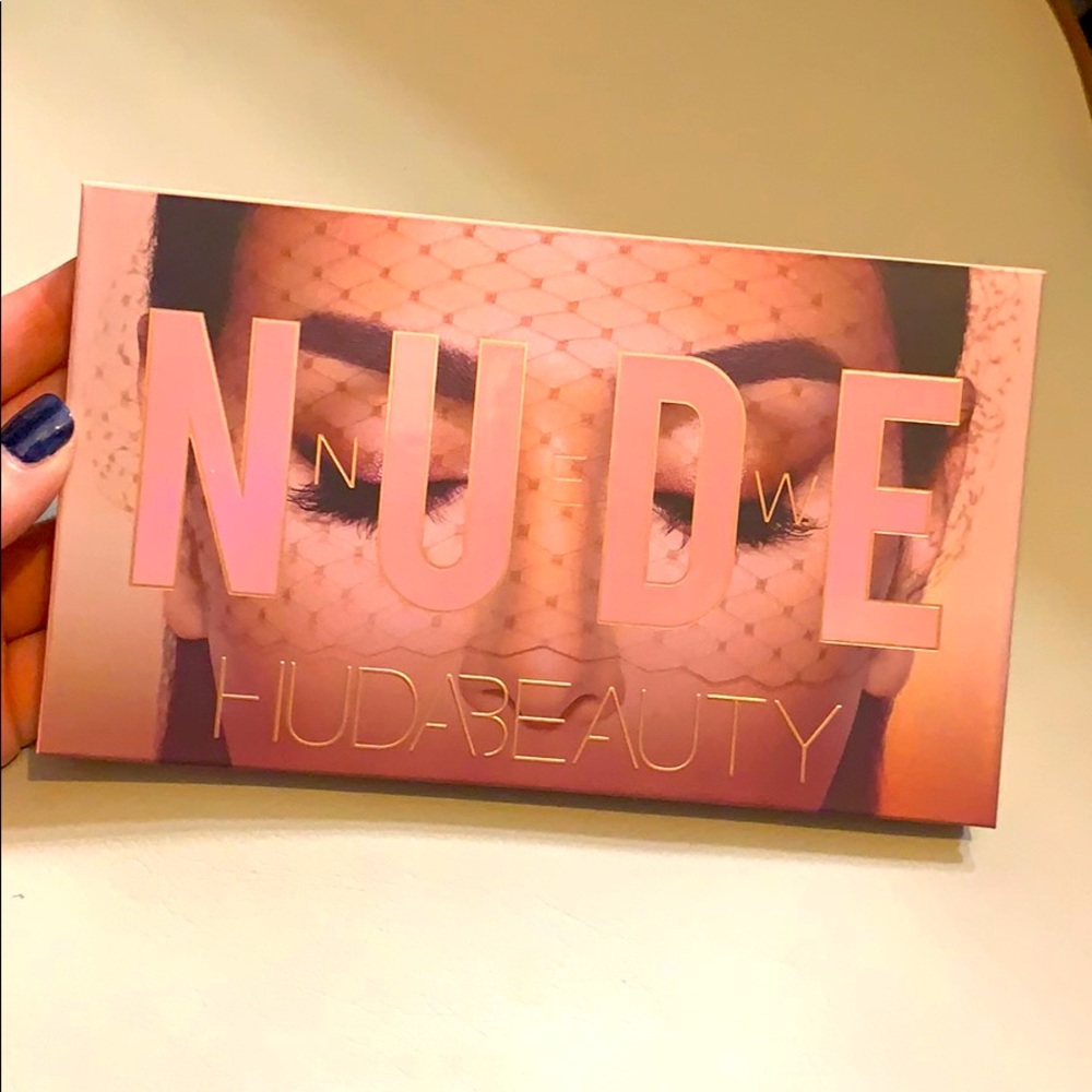 Huda beauty new nude eyeshadow palette